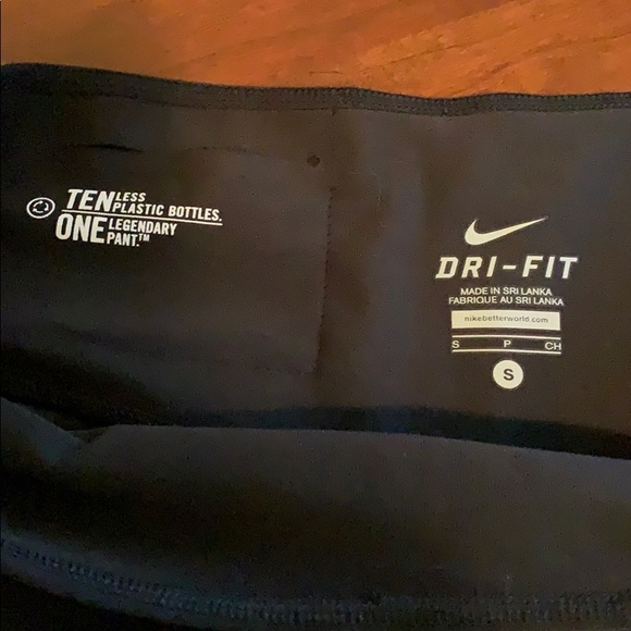 NIKE DRI-FIT BLACK CAPRI’S SMALL - Picture 3 of 5